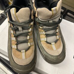 Women’s Easy Spirit Anti-Gravity athletic hiking shoes size 9.5